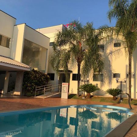 Hotel Baeza Goiatuba Esterno foto