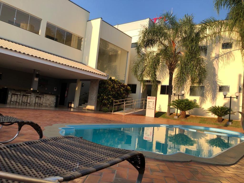 Hotel Baeza Goiatuba Esterno foto